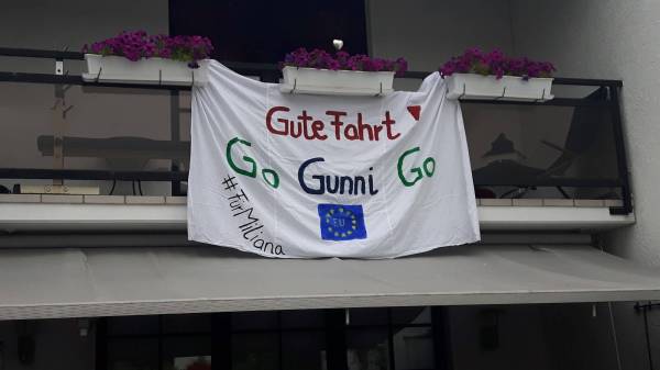Bemaltes Bettuch: Gute Fahrt, Go gunni Go, #FürMiliana und EU-Fahne